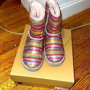 Sz 6 Classic Short II Mural Leather Kid's Boot (Pink/Rainbow Stripes)